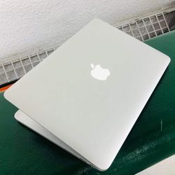 Apple MacBook Pro 13” Retina I5/8GB/256GB SSD $220