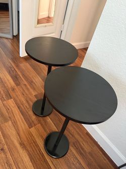 Set of 2 Black Round Pedestal Side Tables