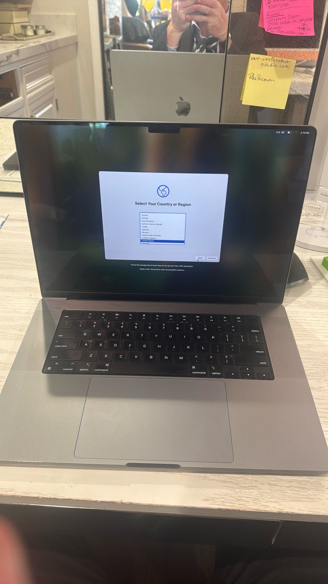 MacBook Pro M1 Max 10-Core CPU and 32-Core GPU 16"' (Late 2021) 1TB SSD