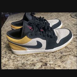 Jordan 1 Low Sail University Gold Black 