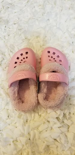 New girl fleece clog