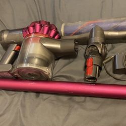 Dyson V7 Vacuum 