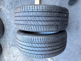 Set of 2 nice KHUMO 225/45/18 ( We install & balance)