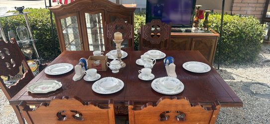 Dining table $140 need gone