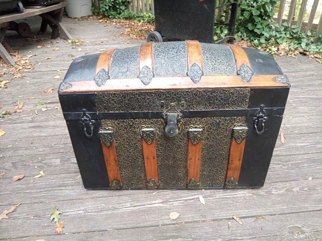 Yale & Towne Dome Top Steamer Trunk