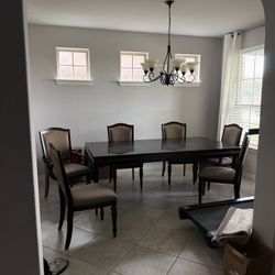 Elegant 6-Piece Dining Set – Perfect for Family Gatherings