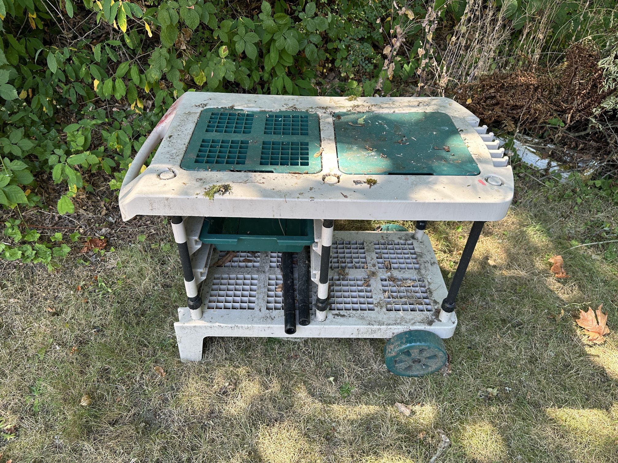 Suncast Portable Outdoor gardening/potting Cart