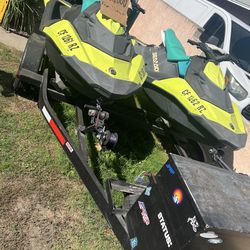 Jet ski’s 2018 titulo en mano . Precio firme $ . Con todo y traila
