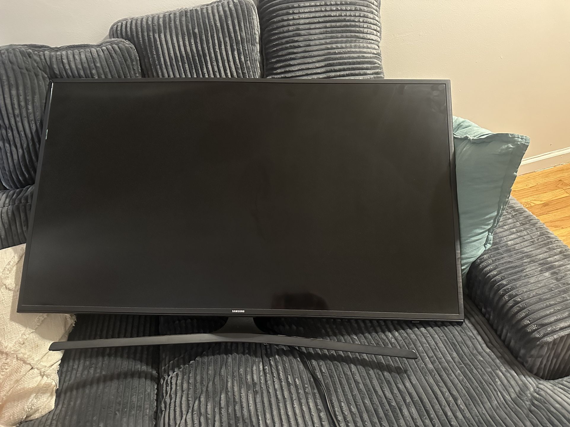 Samsung 45” Smart TV 2016