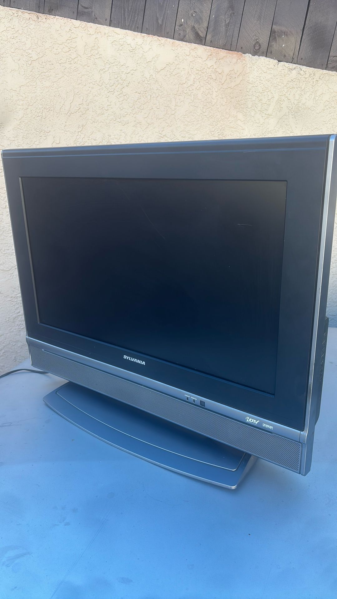 Perfect Sylvania High Definition Flat Screen TV 32” With HDMI Cord