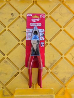 Milwaukee
9 in. Lineman & 8 in. Diagonal Dipped Grip Plier Set (2-Piece)