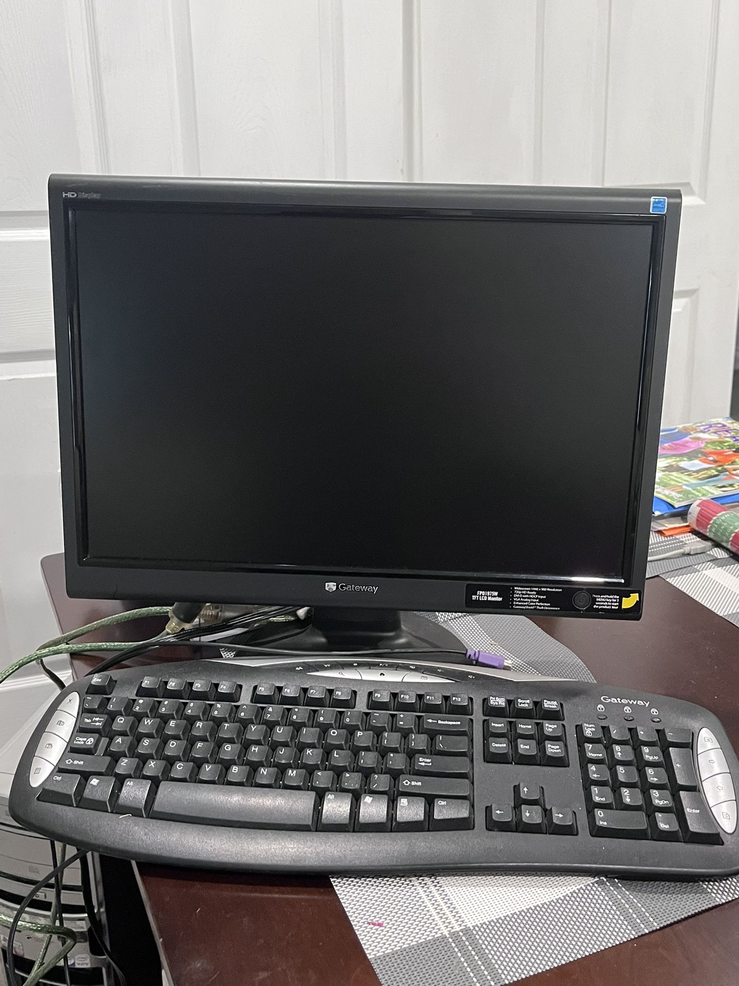 Desktop 🖥️ Speakers Keyboard Drives