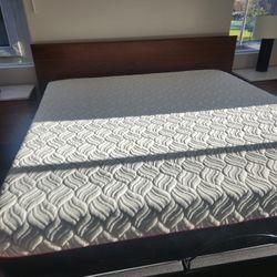 King Size bed from Crate & Barrel, like new