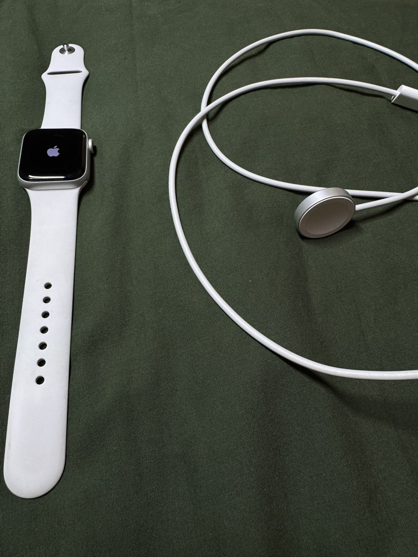 Apple Watch Series 6 & Charger