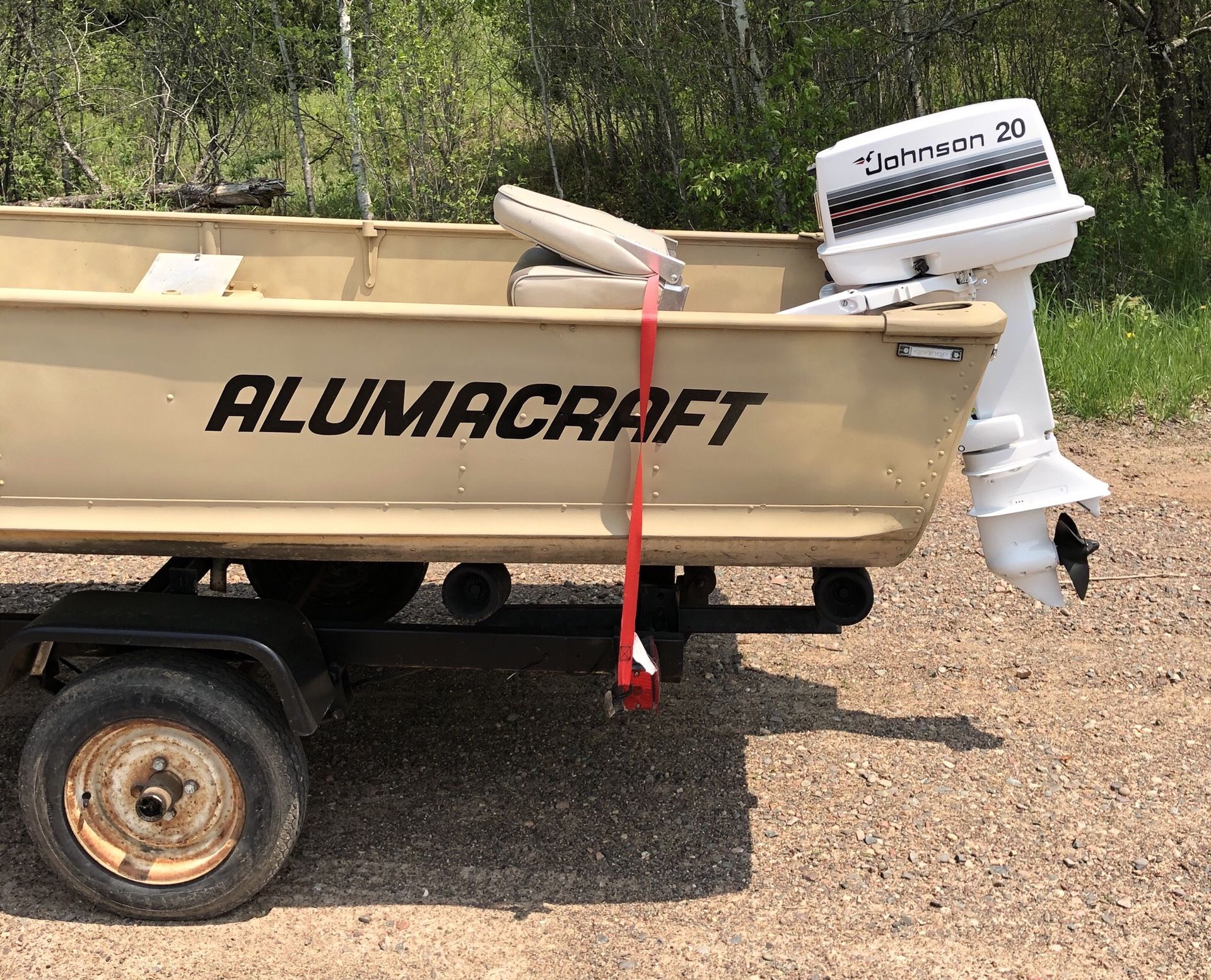 16ft Alumacraft F11 Yukon, 20hp Johnson Tiller, roller Trailer $2500