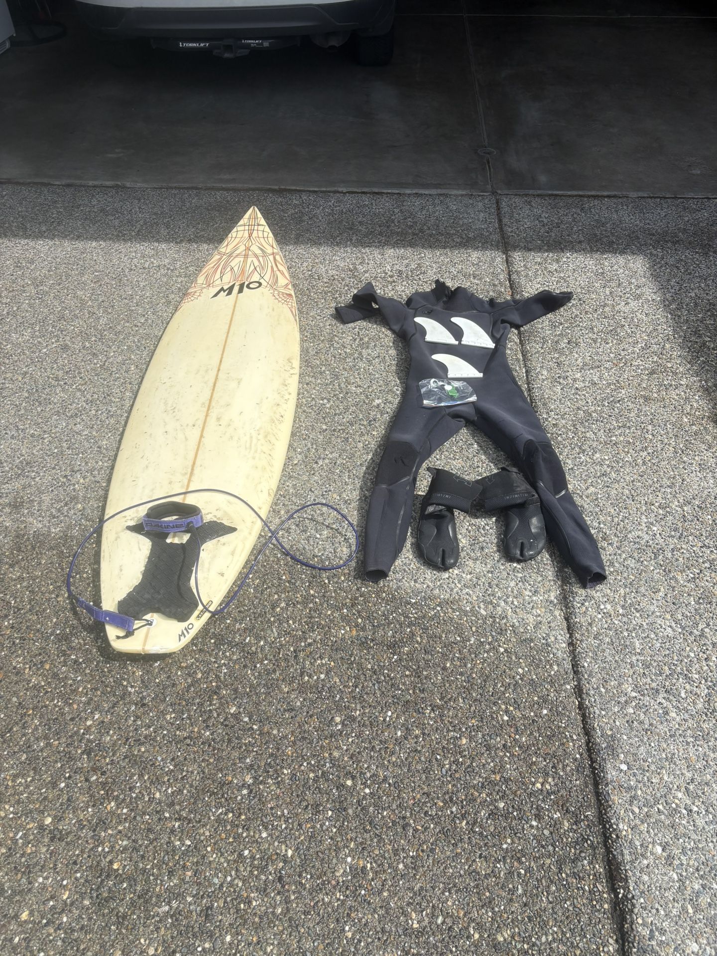 Surfboard/ Westsuit