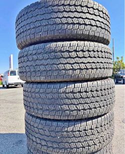 265/70/16 Goodyear Set de  Tires con 80% de vids las 4