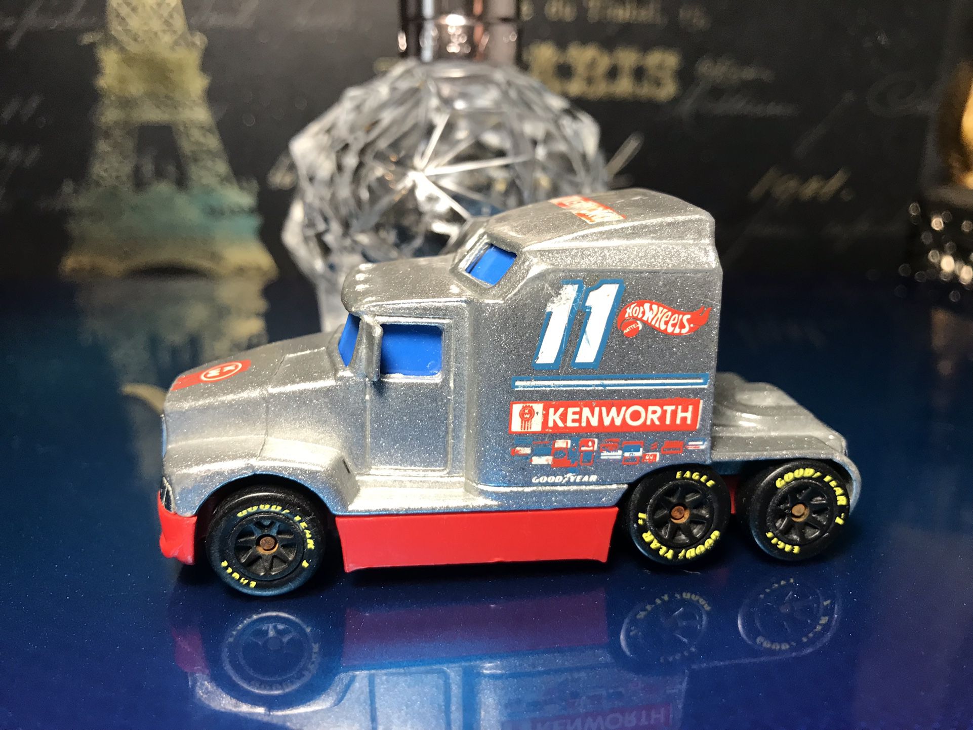 Vintage Kenworth 11 Racing Rig Conventional Cab 1995 Hot Wheels   ‘76 Big Rig Scale 1:64