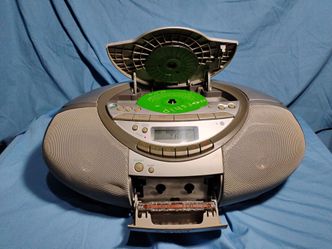 Sony CFD-350 AM FM radio, CD and Cassette Player Boombox tested and works.