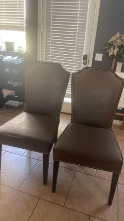 Set of 2 faux leather chairs