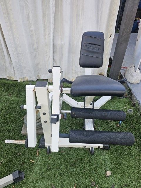 Nautilus Leg Extension and Curl Machine - Leg Extension Machines