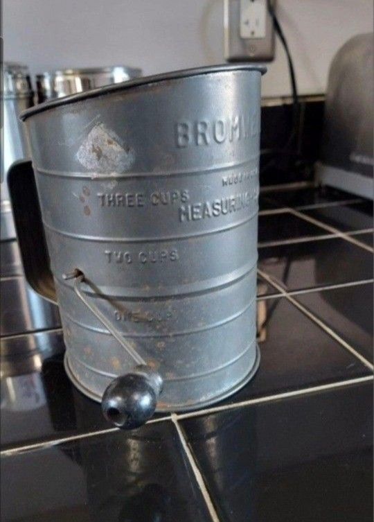 1940s Flour Sifter By Bromwell's  3 Cups