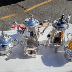 Silver plate tea pot serving renaissance 
