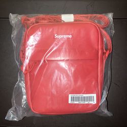 Supreme  FW23 Leather Shoulder Bag (Red) - Crossbody Bag 