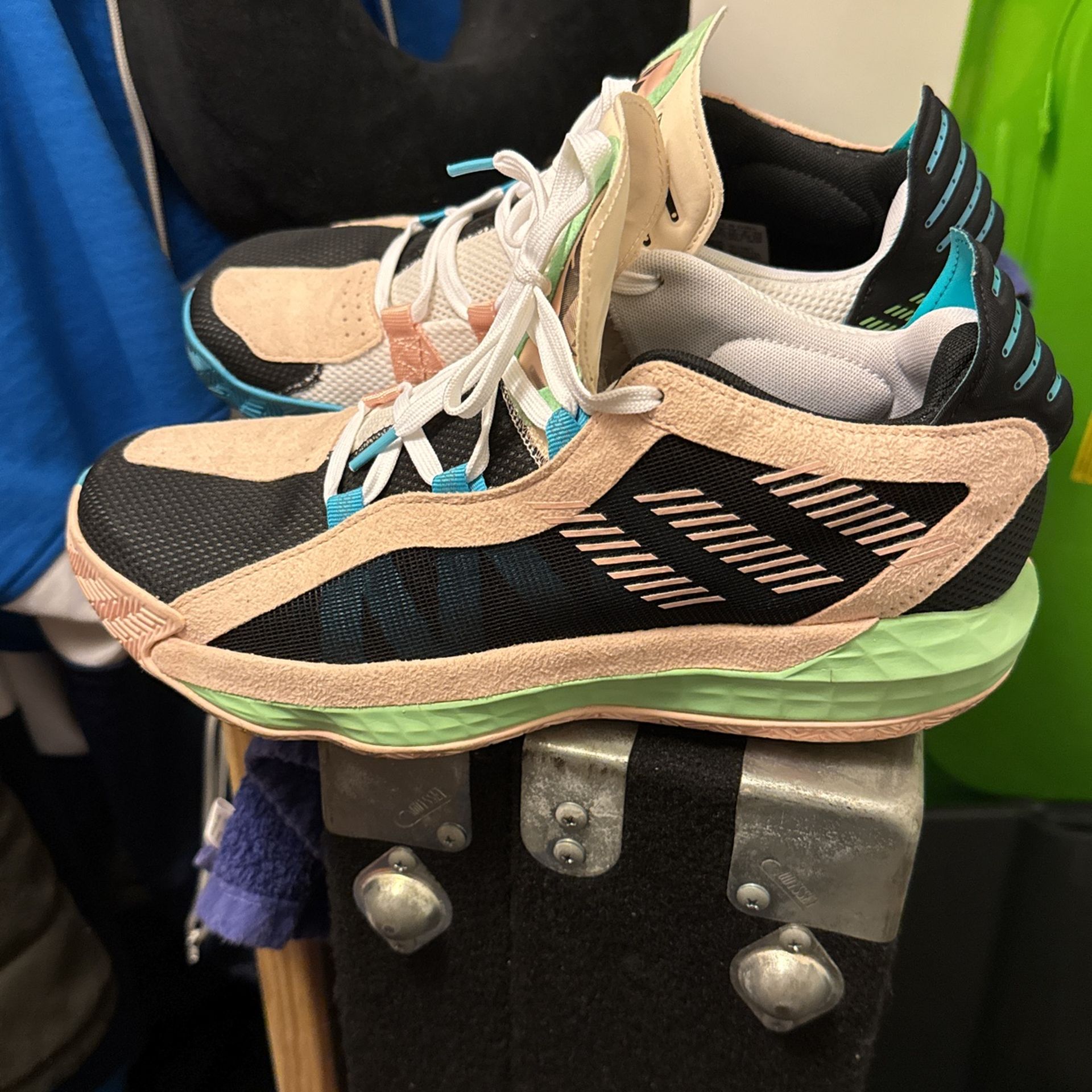 adidas NWOB dame GCA men's size black pink basketball sneakers