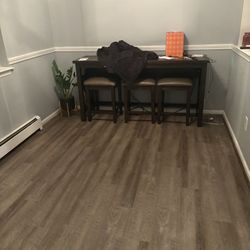 Bar Table And Chairs 