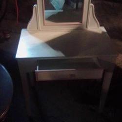 Little Girls Vanity White With Desk