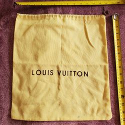 Yellow & brown Dust Bag Cover Storage Travel Pouch for Shoes Accessories & more
Yellow with Brown Louis Vuitton sign & drawstring Size
13" x15"