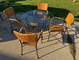 Dining Table & 4 Chairs