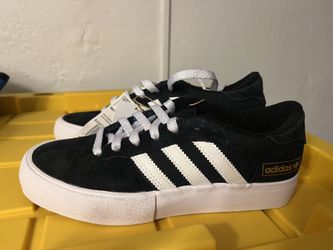Size 5 - adidas Matchbreak Super Core Shoes