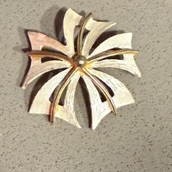 Vintage Jonette Jewelry JJ Gold Tone Silver Tone Flower Brooch Pin