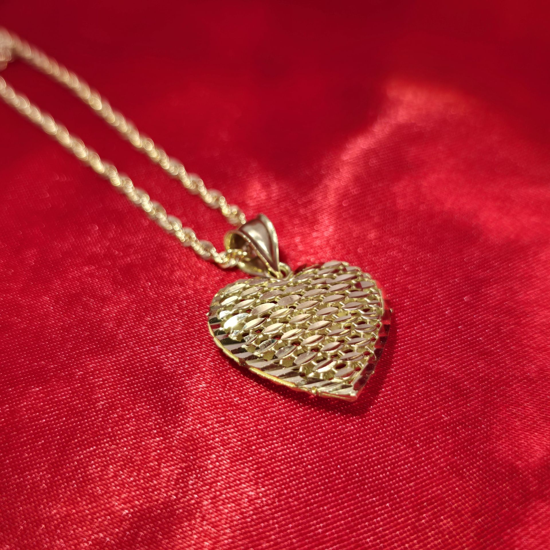 10k Gold Roop Chain & Heart Shaped Pendant