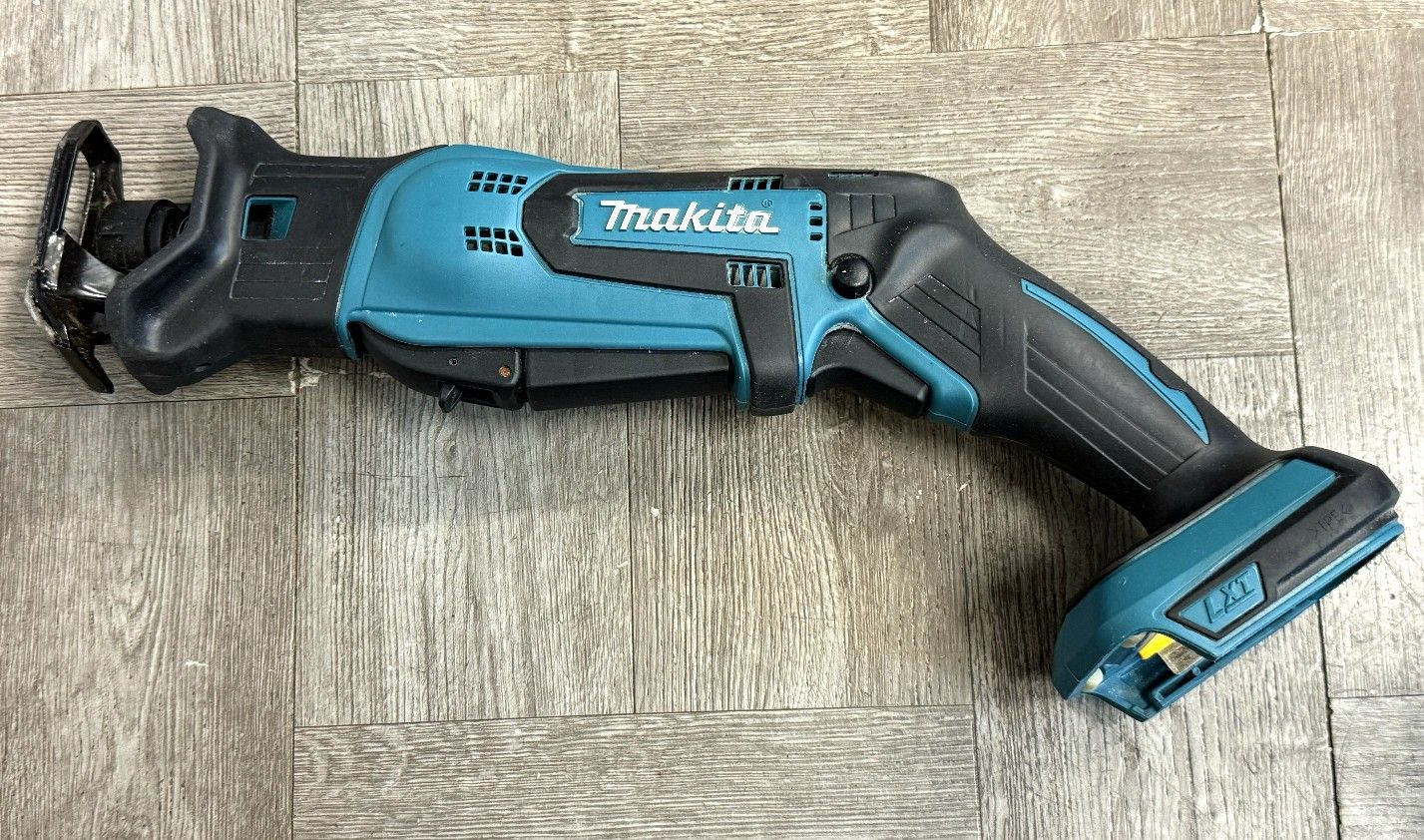 Makita (XRJ01Z) 18V LXT Lithium Ion Cordless Reciprocating Saw