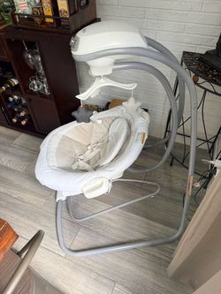 Graco Baby Swing with Mobile