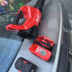 Milwaukee Blower And Battery 12 And Charger 