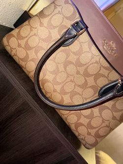 COACH PURSE ((NO SHOULDER STRAP