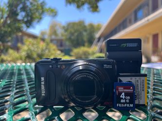 Fujifilm FinePix F500EXR 16MP Compact Digital Camera - Black