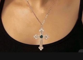 Fine Jewelry New gold cross with green detail  - New- will include a bag
