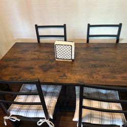 Dinning Table W/4 Chairs