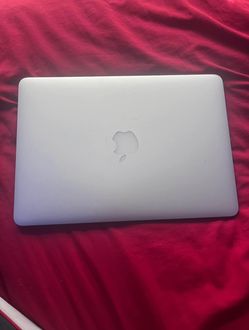 Apple MacBook 13