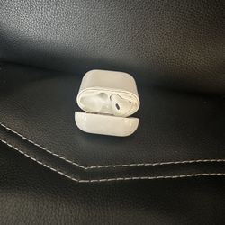 Apple AirPod With Charging Case 2nd Generation - ****LEFT AIRPOD ONLY****