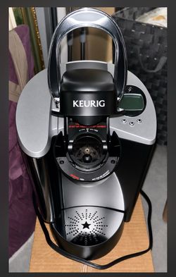 Keurig B60 Special Edition single-serve coffee maker.  Excellent Condition + Pod Rack (Not pictured)