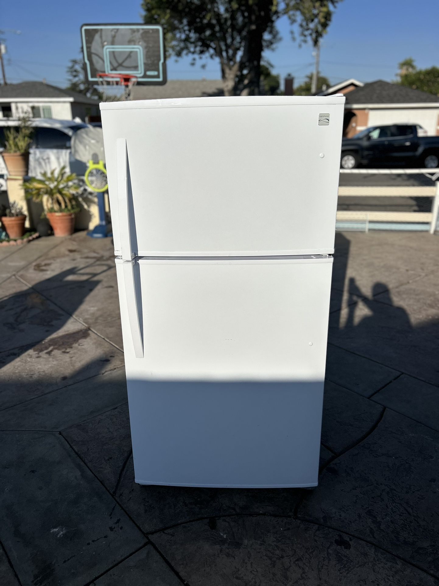 Kenmore Refrigerator Top Freezer Like New In Excellent Condition 🤩