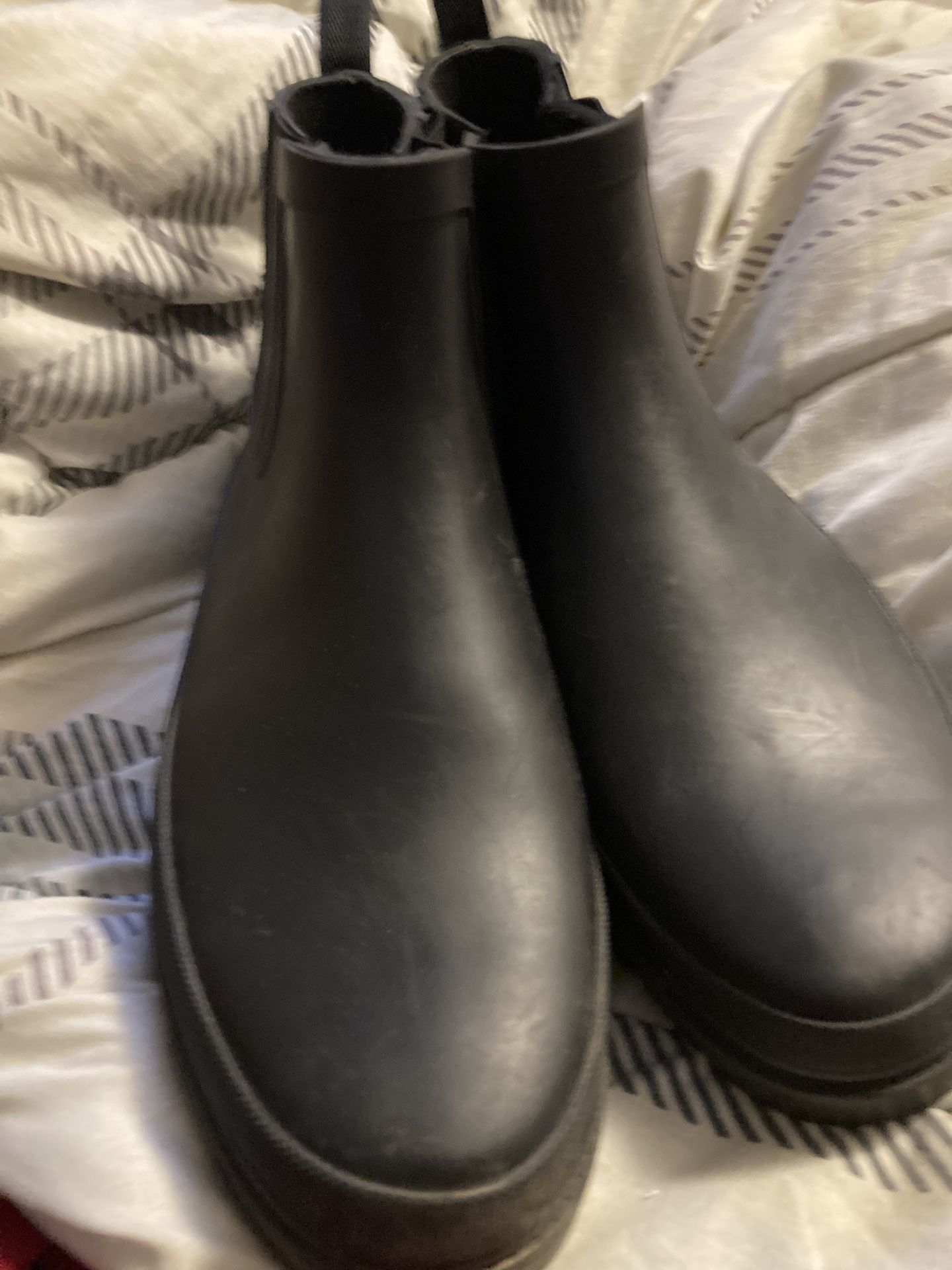 Men’s Rain Boots Size 9. ( Used )