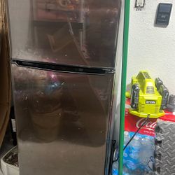 Refrigerador Mediano 48” De Alto 