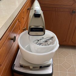 Vintage Signature Electric Mixmaster